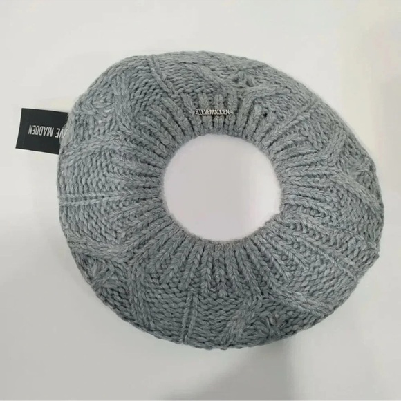 Steve Madden Cable-Knit Grey Beret - Picture 3 of 4